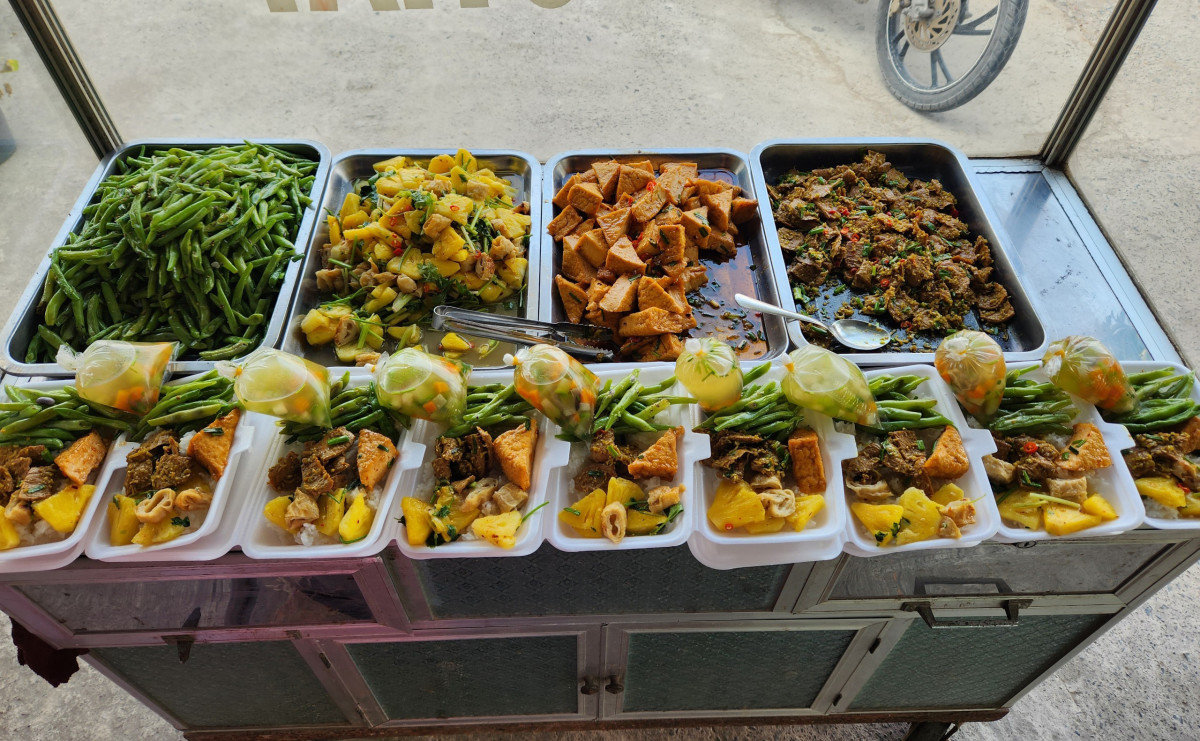 Trao sinh kế cho người yếu thế