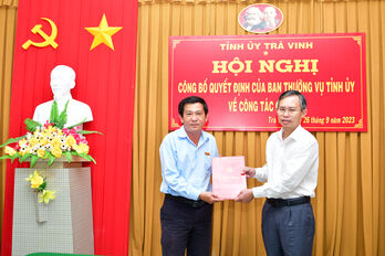Một học sinh lớp 9 bị đánh trước cổng trường, dập lá lách