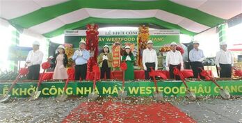 Một học sinh lớp 9 bị đánh trước cổng trường, dập lá lách