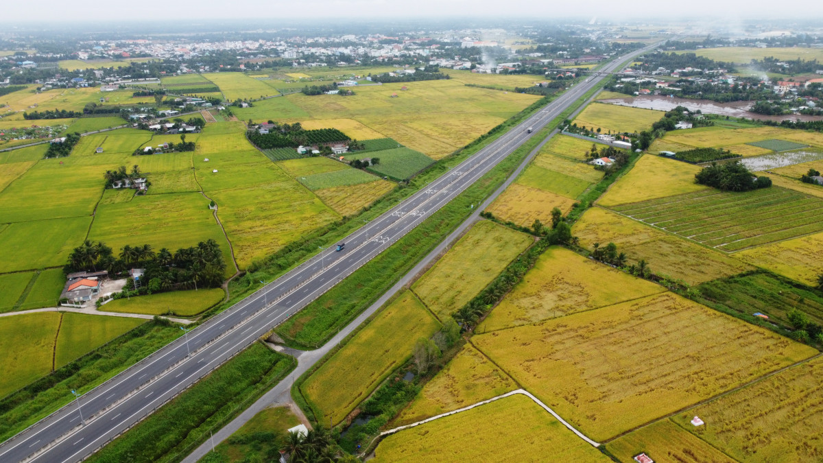 Nông dân Long An không ngừng vươn lên làm giàu và ngày càng năng động, chuyên nghiệp, văn minh hơn