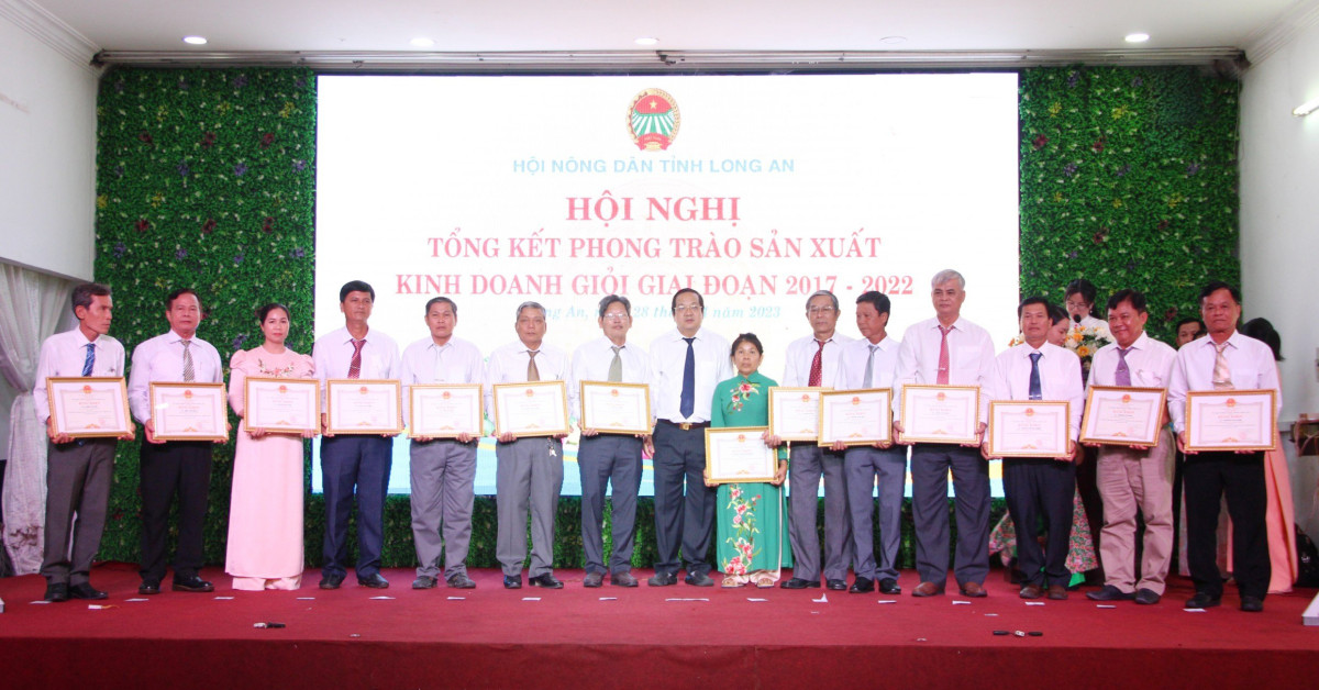 Nông dân Long An không ngừng vươn lên làm giàu và ngày càng năng động, chuyên nghiệp, văn minh hơn