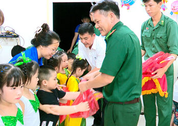 Ấm áp ‘Biên cương – Đêm hội trăng rằm’