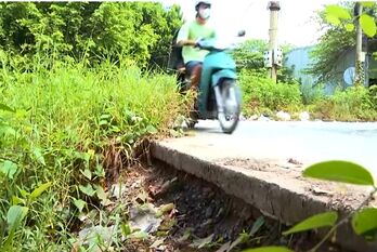 Công bố khẩn cấp một điểm sạt lở bờ kênh ở huyện Tân Thạnh