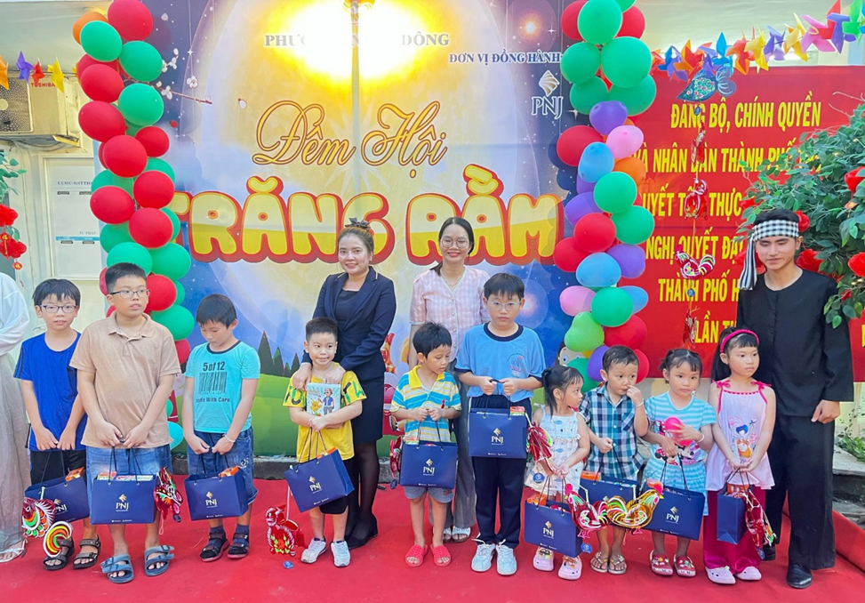 ‘Vui hội trăng rằm cùng PNJ’ – mang niềm hạnh phúc đến các em thiếu nhi nhân dịp tết Trung thu