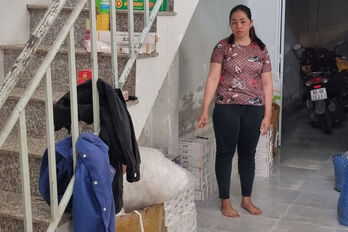 Kiểm tra căn nhà thuê của một phụ nữ, phát hiện chứa thuốc lá nhập lậu