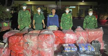 Tuyên phạt án tù treo đối với 5 đối tượng vận chuyển 837kg pháo nhập lậu
