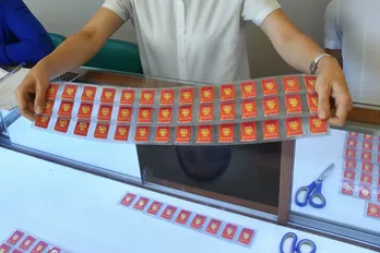 Giá vàng hôm nay 3/10: USD tăng giá dữ dội, vàng thế giới giảm mạnh