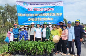 Phụ nữ Kiến Tường chung tay xây dựng cảnh quan môi trường xanh, sạch, đẹp Phụ nữ Kiến Tường chung tay xây dựng cảnh quan môi trường xanh, sạch, đẹp