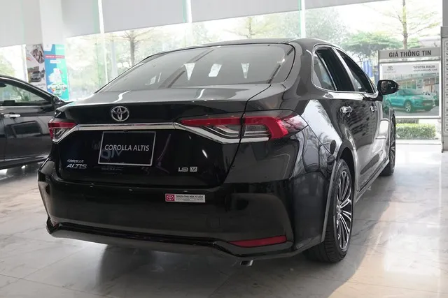 Ngoại hình "nửa vời" của Toyota Corolla Altis, không nhắm đến đối tượng khách hàng nào cụ thể