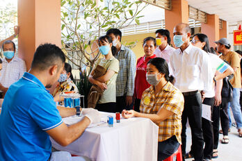 Tân Trụ: Hơn 400 tình nguyện viên tham gia hiến máu nhân đạo