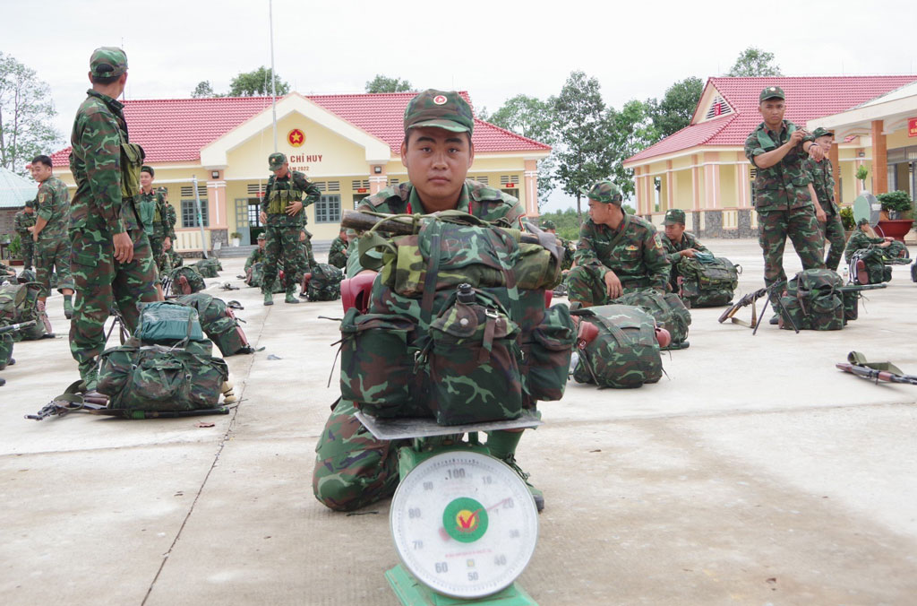 3 giờ hành quân bộ