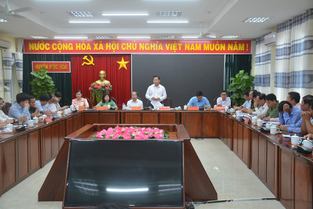 Phó Chủ tịch UBND tỉnh – Phạm Tấn Hòa làm việc với huyện Mộc Hóa về phát triển kinh tế - xã hội