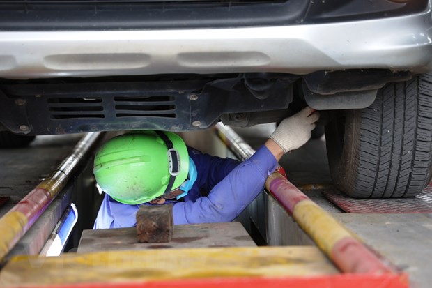 ‘Báo động đỏ’ nguy cơ tái diễn ùn tắc đăng kiểm ôtô ở các tỉnh, thành