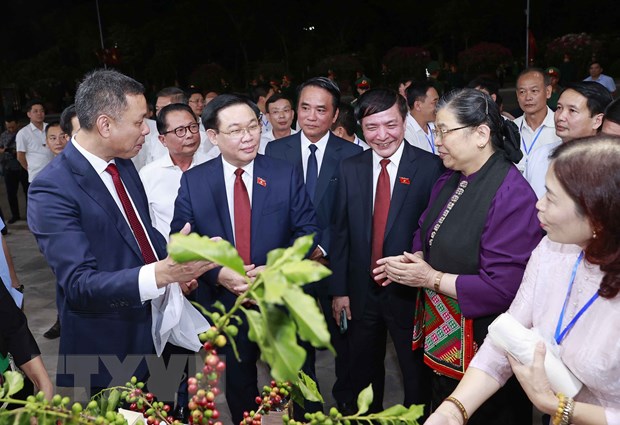 Chủ tịch Quốc hội dự khai mạc Lễ hội Càphê tỉnh Sơn La lần thứ nhất Chủ tịch Quốc hội Vương Đình Huệ thăm các gian hàng tại Hội chợ Triển lãm “Càphê Sơn La - Hội nhập và phát triển