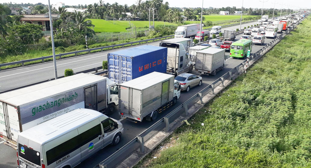 Tai nạn giao thông trên cao tốc TP.HCM - Trung Lương đoạn qua Long An vẫn rất phức tạp