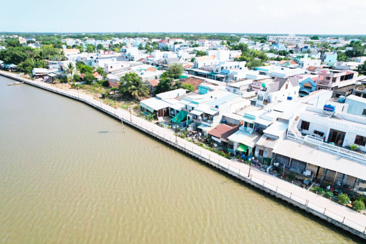 Cần Giuộc: Huy động nguồn lực xây dựng kết cấu hạ tầng Bờ kè thị trấn Cần Giuộc được chỉnh trang