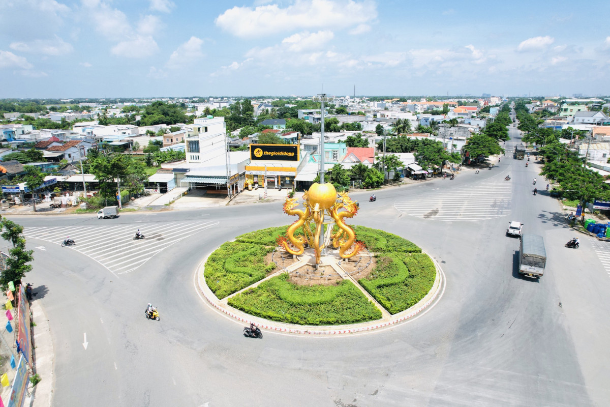 Cần Giuộc: Huy động nguồn lực xây dựng kết cấu hạ tầng Huyện Cần Giuộc có nhiều đột phá về huy động nguồn lực xây dựng hạ tầng giao thông, phục vụ phát triển KT-XH