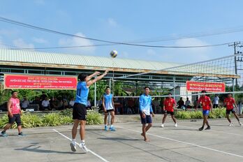 Exchanging culture and sports between Long An and Svay Rieng