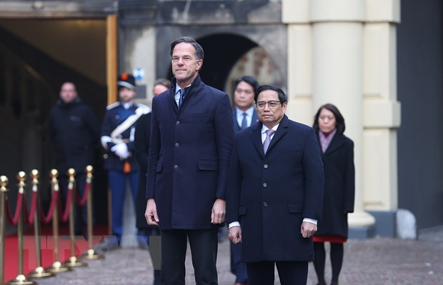 Thủ tướng Hà Lan Mark Rutte chủ trì Lễ đón Thủ tướng Chính phủ Phạm Minh Chính thăm chính thức Vương quốc Hà Lan ngày 12/12/2022 tại Phủ Thủ tướng ở thành phố Den Haag. (Ảnh: Dương Giang/TTXVN)
