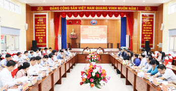 Nguyên Chủ tịch nước - Trương Tấn Sang khảo sát dự án Khu công nghiệp Nam Tân Tập