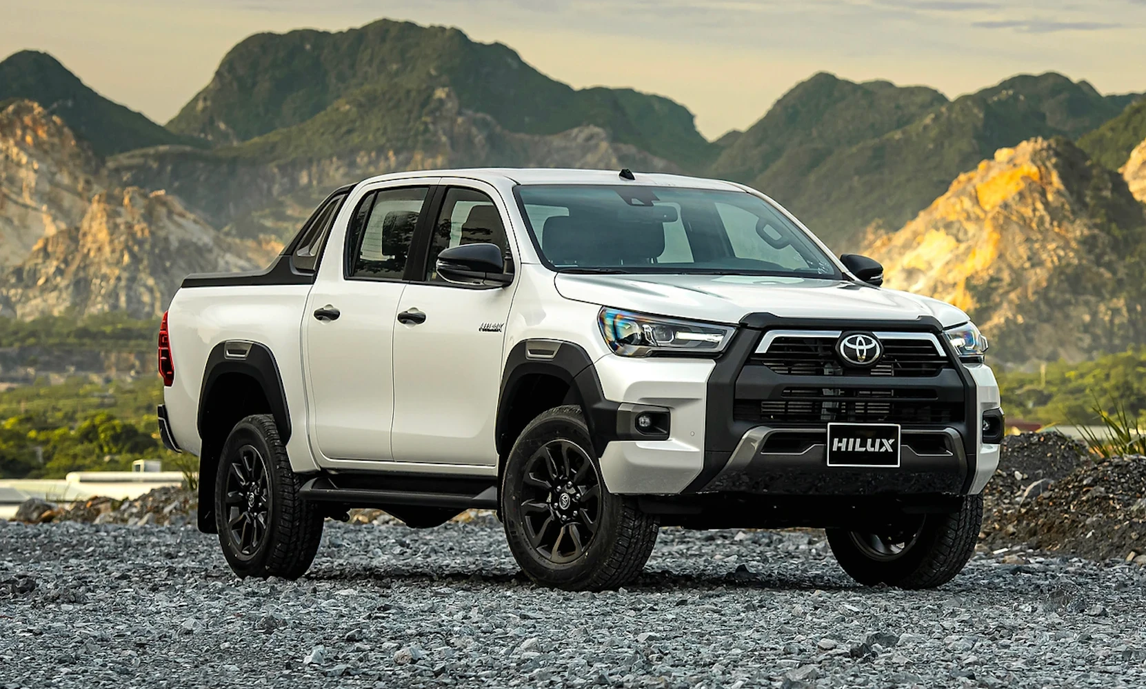 Không thực sự hút khách tại Việt Nam nhưng Toyota Hilux vẫn là mẫu xe bán chạy nhất thị trường Đông Nam Á. Sau 9 tháng đầu năm 2023, mẫu xe này đạt doanh số bán 154.100 xe, dù vậy vẫn thấp hơn 6,5% so với cùng kỳ năm ngoái.