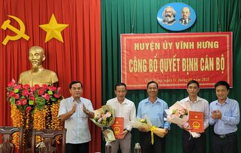 Vĩnh Hưng công bố các quyết định về công tác cán bộ Vĩnh Hưng công bố các quyết định về công tác cán bộ