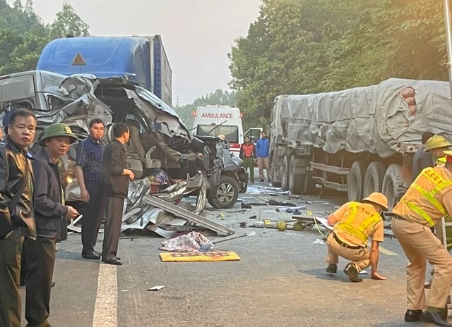 Vụ tai nạn nghiêm trọng vừa xảy ra tại Lạng Sơn xuất phát từ việc dừng đỗ xe trên đường không đảm bảo điều kiện an toàn