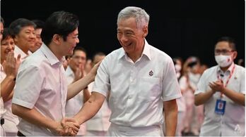 Singaporean PM announces time to hand over leadership