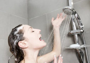Bác sĩ tiết lộ cách tắm có thể giúp bạn khỏe hơn