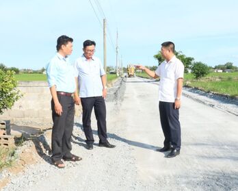 Bí thư Huyện ủy Tân Trụ: Cần đẩy nhanh tiến độ công trình