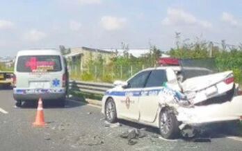 Xe cấp cứu tông xe CSGT trên cao tốc Trung Lương - Mỹ Thuận làm một người bị thương