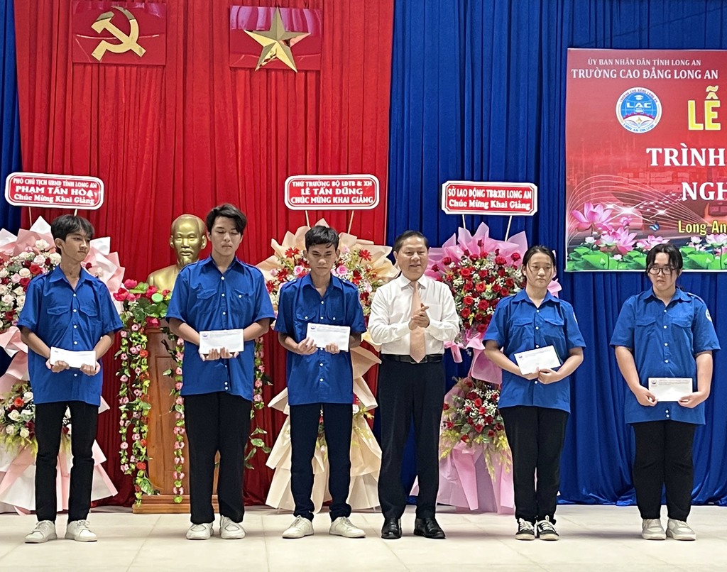Long An College opens first Logistics Vocational Intermediate class