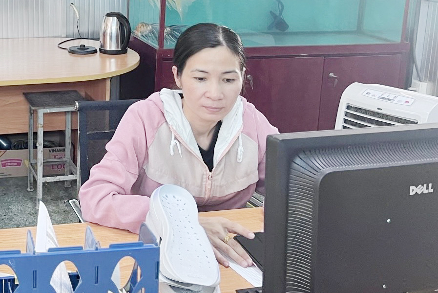 Chị Nguyễn Thị Diệu Ngọc ham học hỏi, có sáng kiến hiệu quả trong công việc