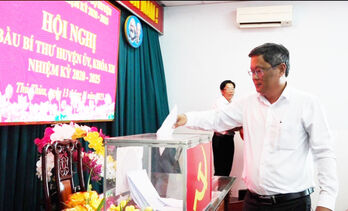 Ông Đinh Văn Sáu được bầu giữ chức Bí thư Huyện ủy Thủ Thừa