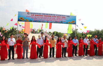 Nguyên Chủ tịch nước - Trương Tấn Sang dự Lễ khánh thành 5 công trình giao thông nông thôn tại huyện Tân Thạnh Nguyên Chủ tịch nước - Trương Tấn Sang dự Lễ khánh thành 5 công trình giao thông nông thôn tại huyện Tân Thạnh