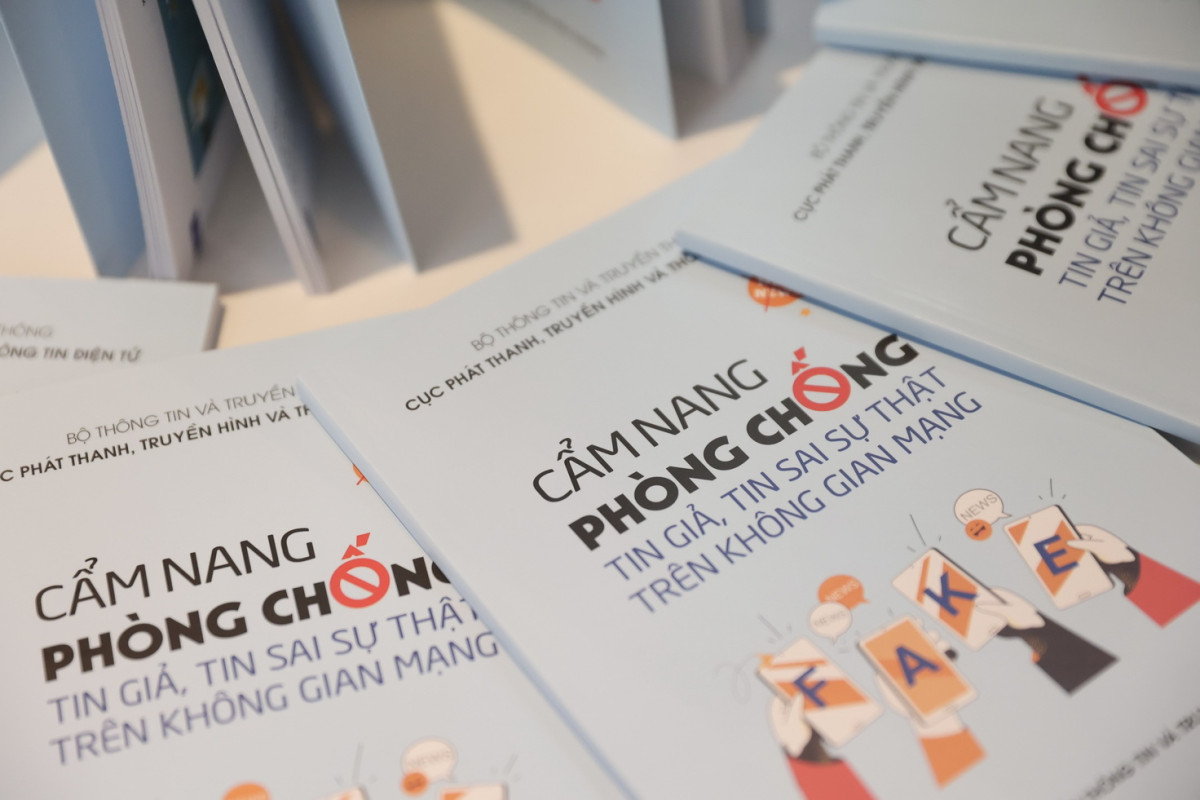 Ngăn chặn tin giả: Quản lý hiệu quả các nền tảng xuyên biên giới