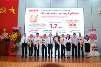 Khách hàng Lưu Mạnh Nam và Phạm Thị Ngọc Ánh trúng giải đặc biệt chương trình tiết kiệm dự thưởng 'Gắn kết niềm tin cùng Agribank'