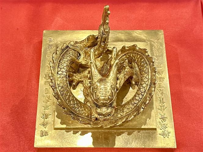 Chuyển giao ấn vàng “Hoàng đế chi bảo” từ Pháp về Việt Nam Ấn vàng “Hoàng đế chi bảo.” (Ảnh: Nguyễn Thu Hà/TTXVN)