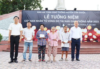 Cần Giuộc tổ chức Lễ tưởng niệm nạn nhân tử vong do tai nạn giao thông
