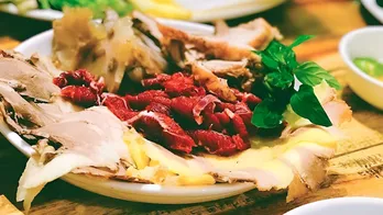 Bò kho, bò nhúng giấm lọt top 50 món ăn từ thịt ngon nhất thế giới