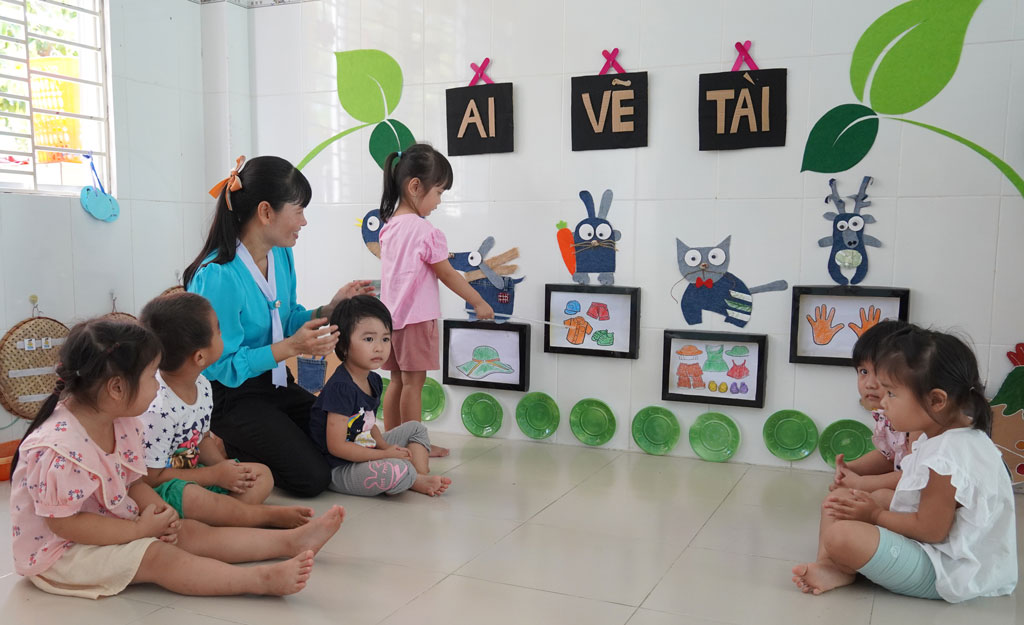 Cô giáo mầm non hết lòng vì trẻ