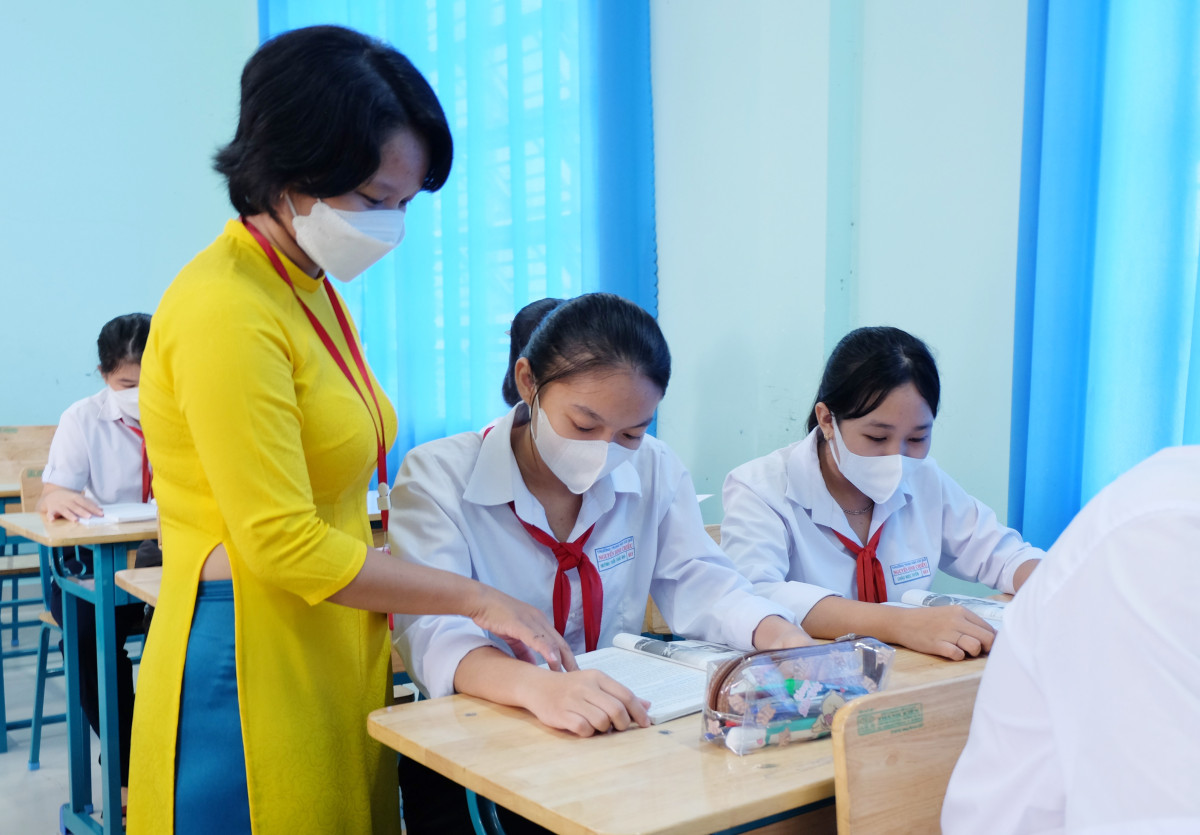 Cô Lê Ngọc Thanh Phương xem học sinh là bạn, luôn ân cần, tạo không khí vui vẻ trong mỗi tiết học
