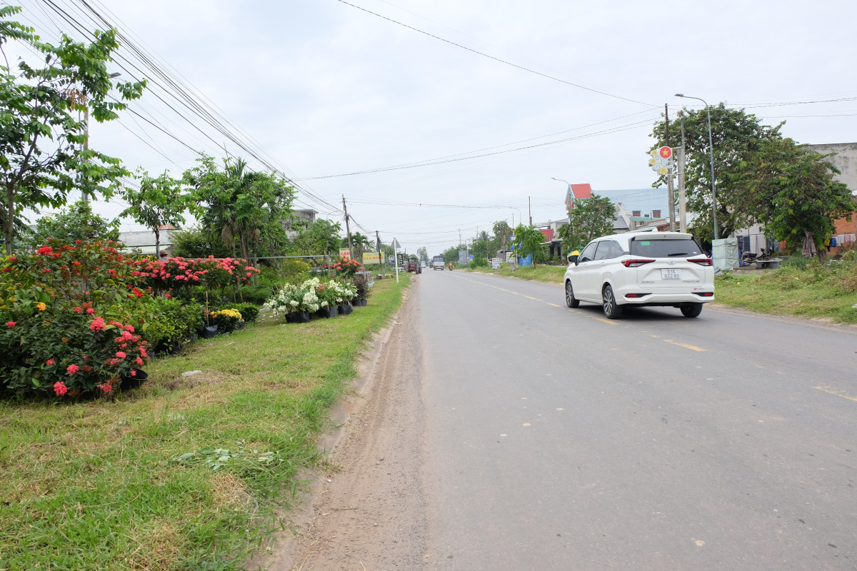 Một góc phố thị trấn Hiệp Hòa hiện nay, đường sá rộng lớn, thuận lợi cho người dân di chuyển