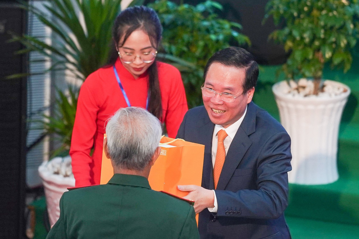 Long An holds ceremony to celebrate 60th anniversary of Victory in Hiep Hoa Battle and receive Ho Chi Minh Medal
