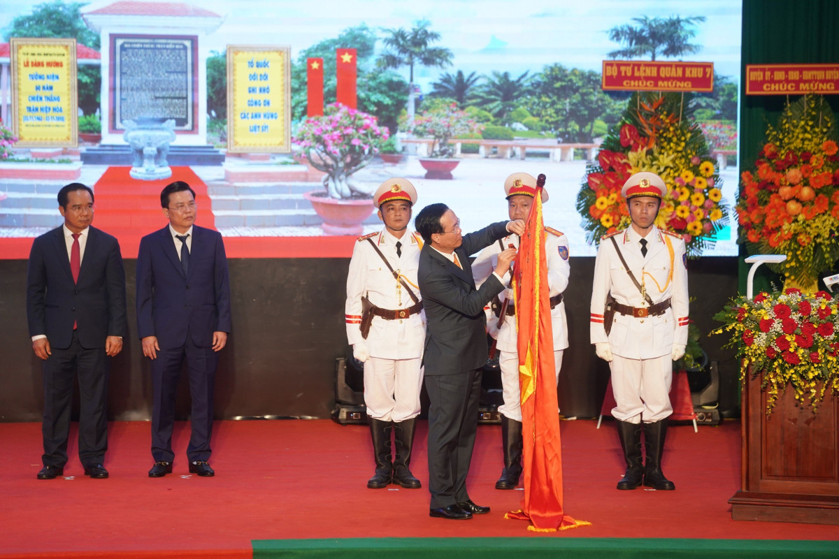 Long An holds ceremony to celebrate 60th anniversary of Victory in Hiep Hoa Battle and receive Ho Chi Minh Medal