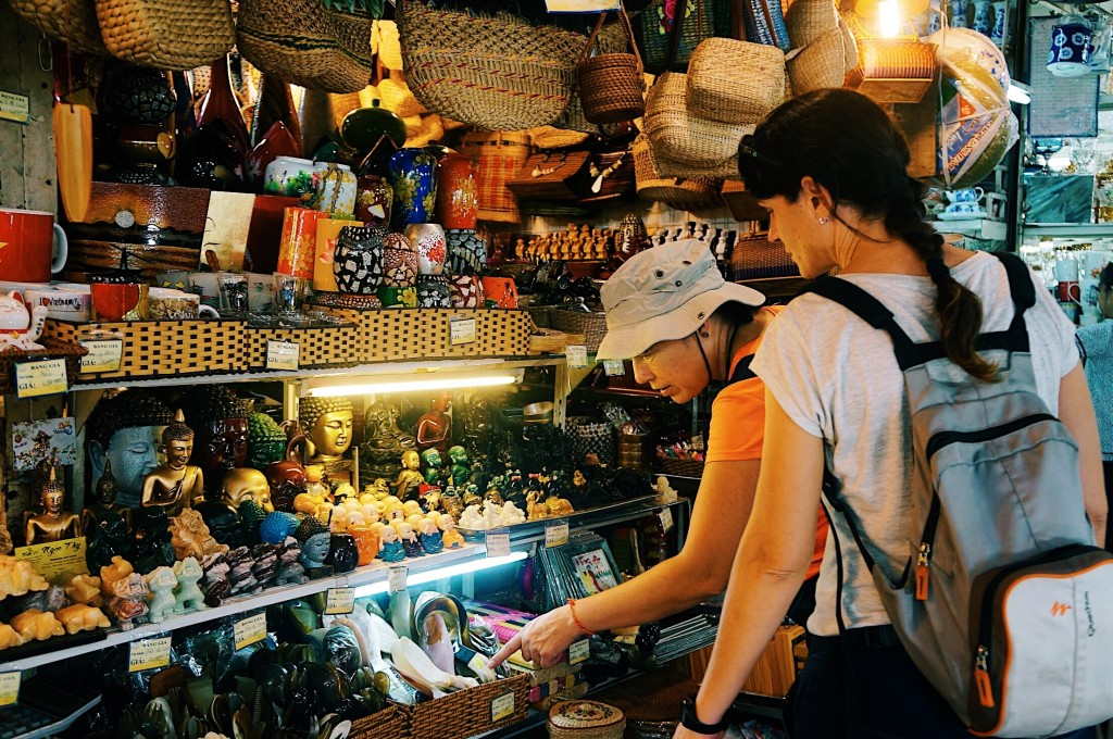 Khám phá chợ Bến Thành và những khách sạn gần chợ Bến Thành trên Traveloka nên lựa chọn cho khách du lịch