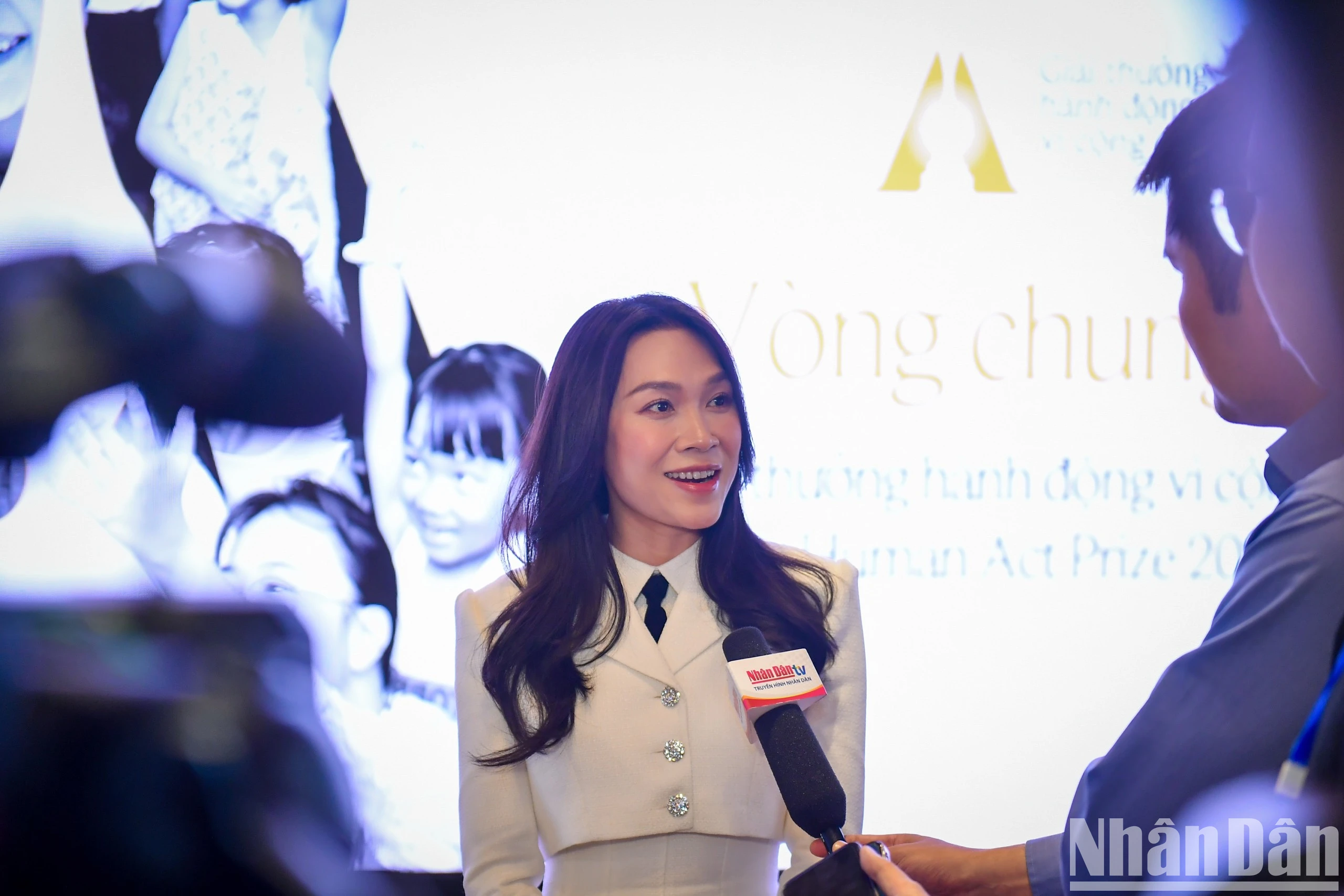 Ca sĩ Mỹ Tâm ủng hộ 500 triệu đồng cho 2 dự án vào chung kết Giải thưởng Hành động vì cộng đồng