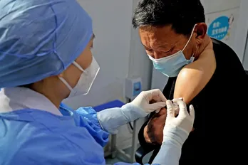 Vì sao số ca mắc bệnh hô hấp cấp tính gia tăng tại Trung Quốc?