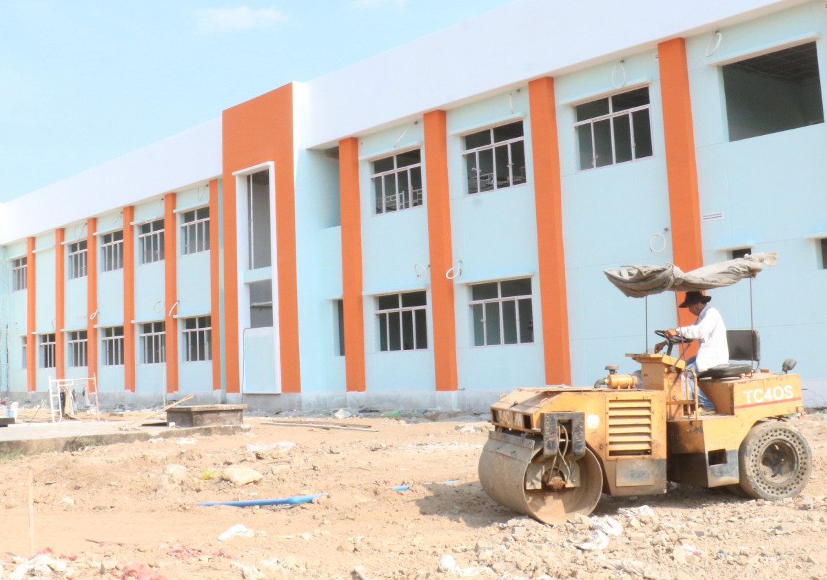 Dự án Nâng cấp, mở rộng Trung tâm Y tế huyện Thạnh Hóa cơ bản đạt trên 90% khối lượng công trình