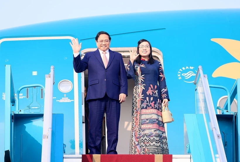 Thủ tướng Phạm Minh Chính và Phu nhân lên đường tham dự COP28 và thăm chính thức Thổ Nhĩ Kỳ. (Ảnh: Dương Giang/TTXVN)